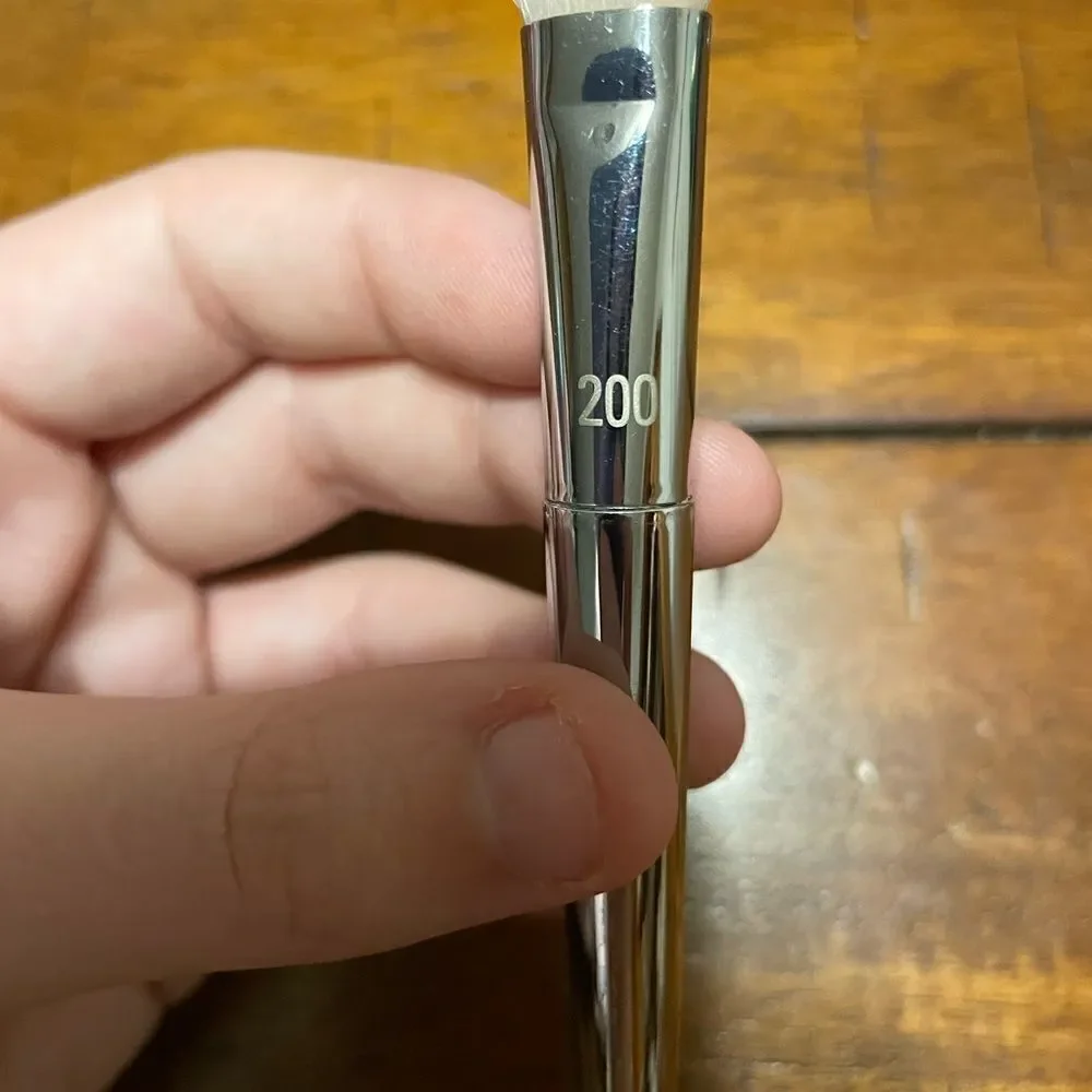 Real Techniques Bold Metals Collection 200 Oval Shadow Brush